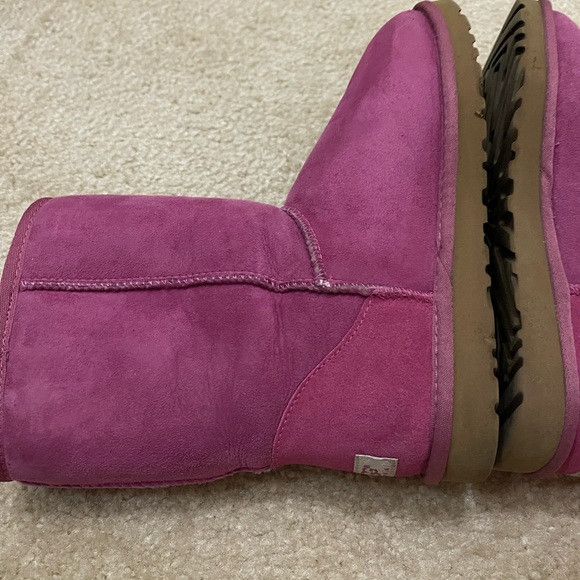 UGG Australia Classic Short Boots Size 8 Color Pink - Picture 9 of 12